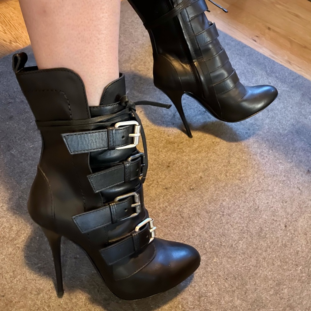 Giuseppe Zanotti Leather Ankle Lace-Up Boots, Size 7
